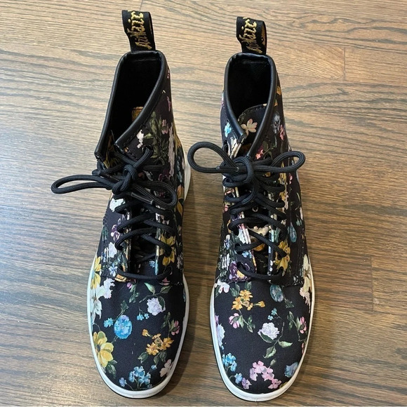 Dr Martens Newtons DF in Black Darcy Floral Print Women 6 - Picture 3 of 13